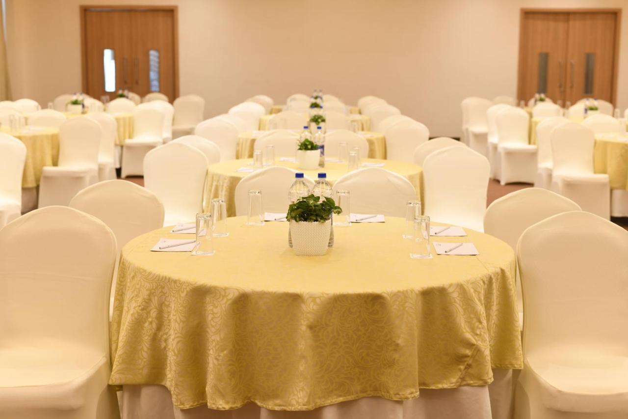Hotel Harsha The Fern Shivamogga Esterno foto